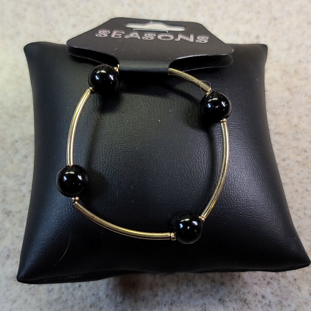 Gold tone /Black Bead stretch Bracelet. Small